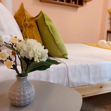 Laroka House Cosy Studio Universitate Bukarest Exteriör bild