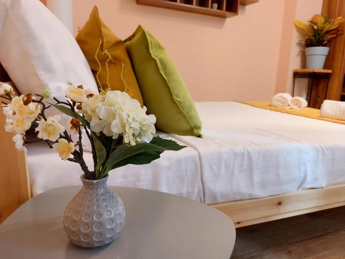 Laroka House Cosy Studio Universitate Bukarest Exteriör bild