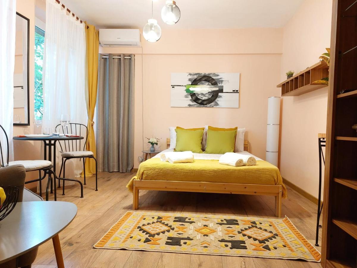 Laroka House Cosy Studio Universitate Bukarest Exteriör bild
