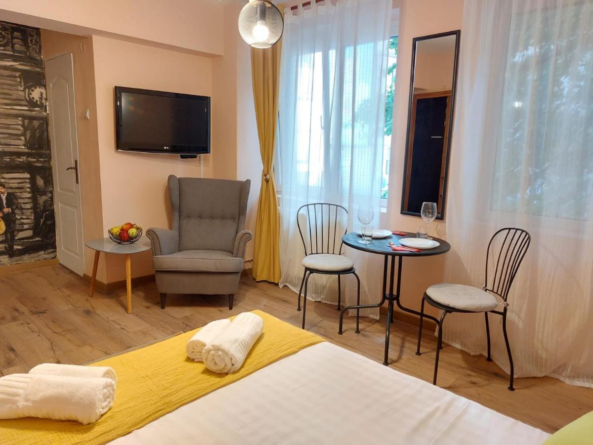 Laroka House Cosy Studio Universitate Bukarest Exteriör bild
