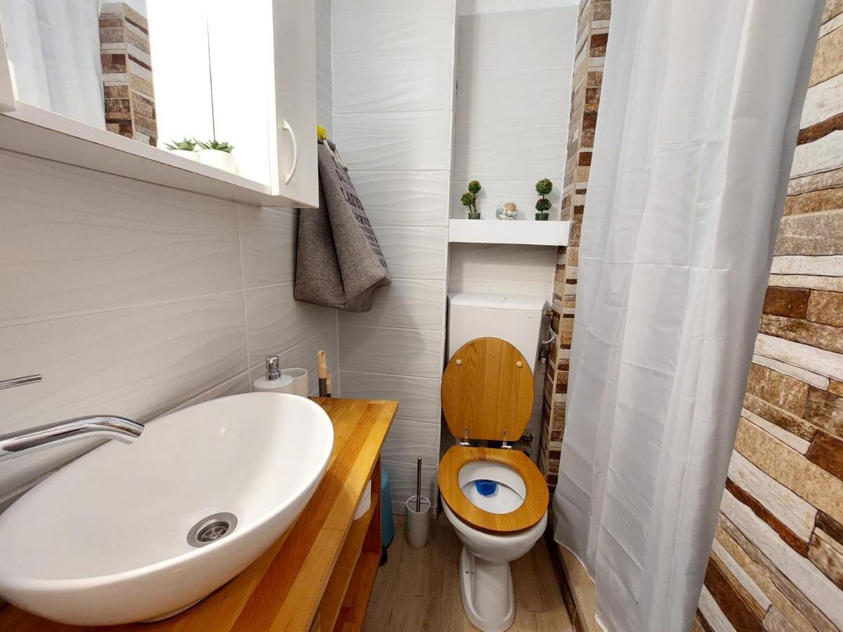 Laroka House Cosy Studio Universitate Bukarest Exteriör bild